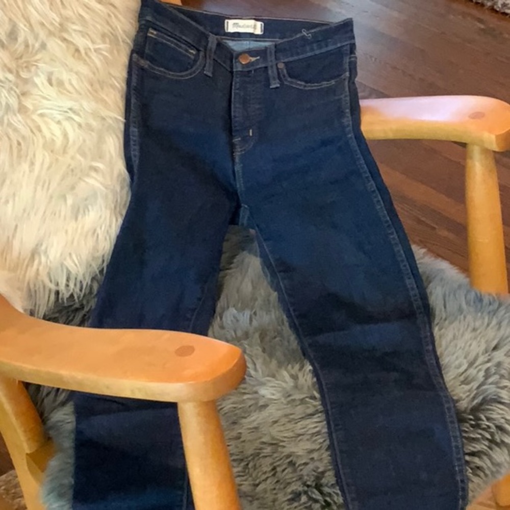 Like new condition dark blue skinny jeans. Madewell brand.